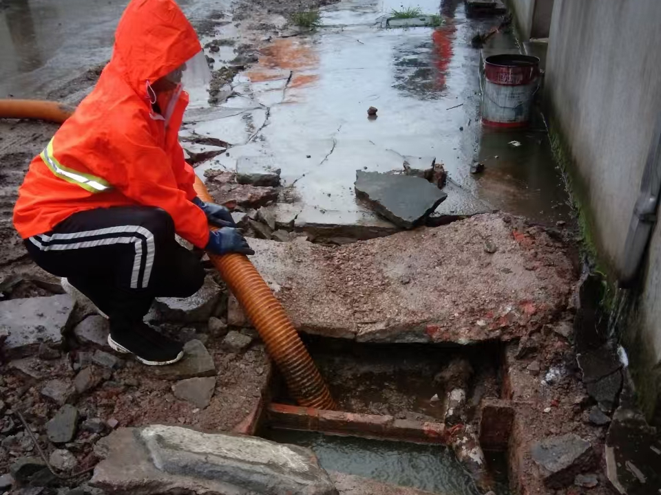 泸州专业清理污水池 炜誉市政以规范流程守护城市 “肠道”