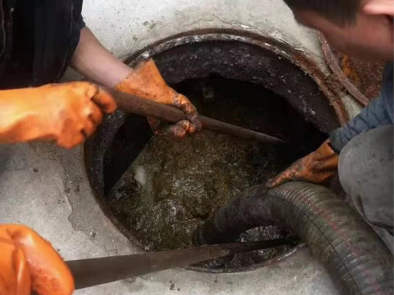 泸州清理化粪池时如何避免沼气的危害?